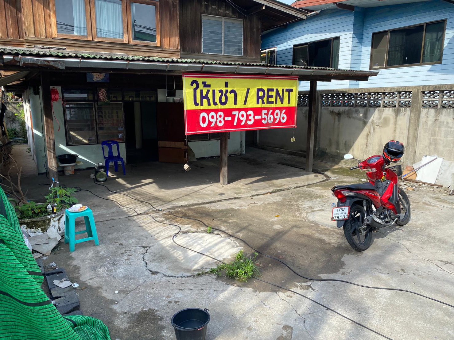 House for rent (2 floors, 2 bedrooms, Sukhumvit Soi 113 (Wat Dan Samrong)